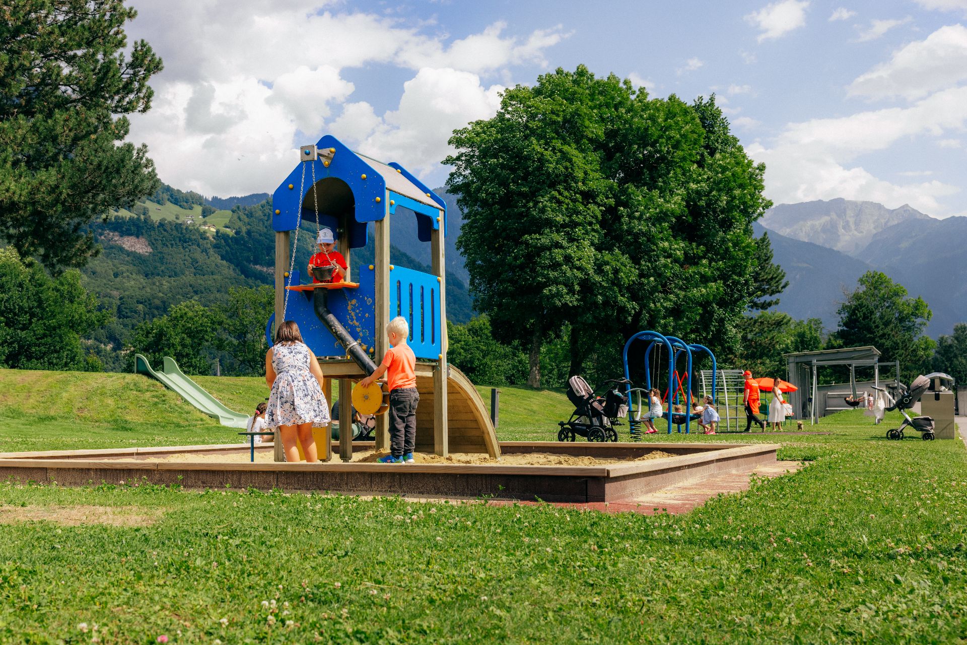 Kinderspielplatz Rheinpark Stadion.jpg