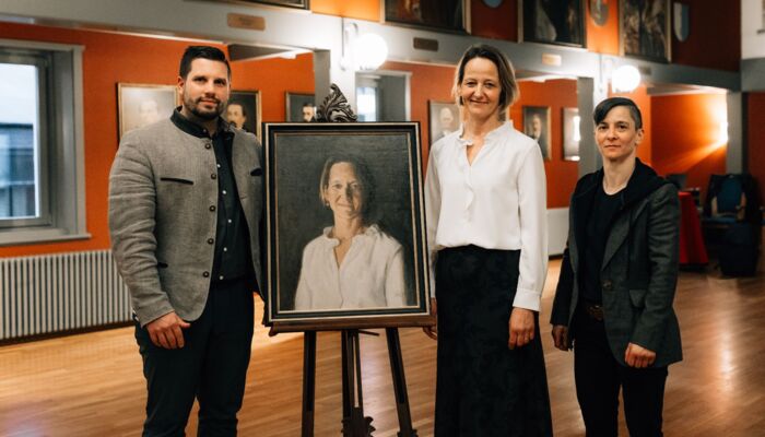 Enth&uuml;llung Portrait Alt-B&uuml;rgermeisterin Petra Miescher Bild