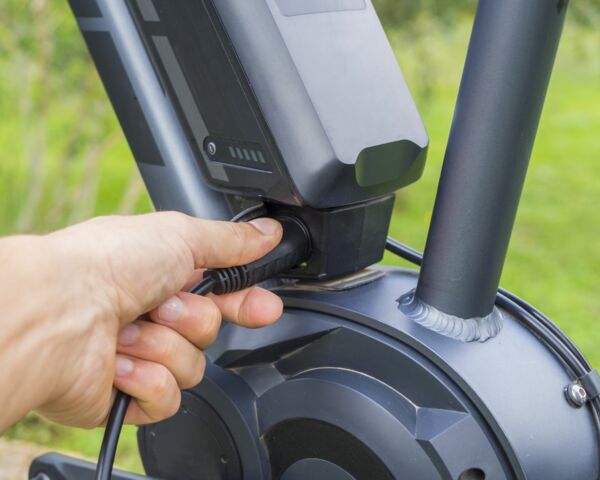 E-Bike-Akku mit Stecker