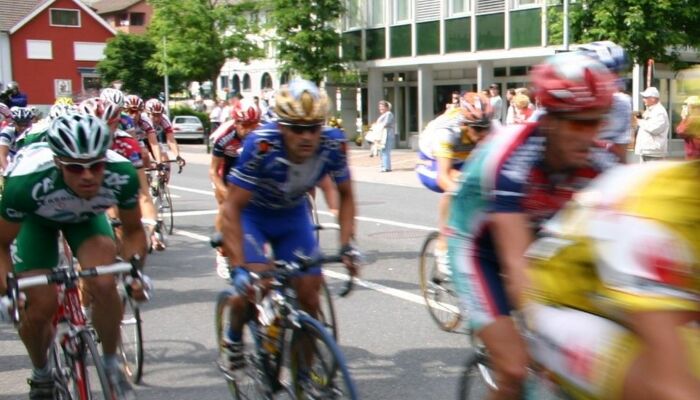 “Tour de Suisse” und “Chasing Cancellara” in Vaduz Rennradfahrer Tour de Suisse 2004 in Vaduz