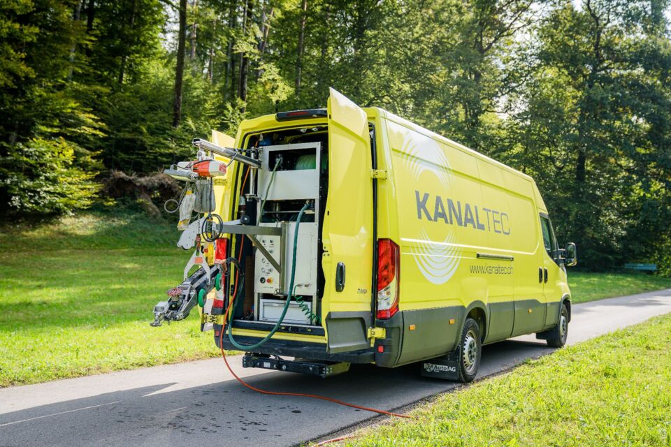Kanalsanierung Kanaltec AG Fahrzeug Roboteranlage.jpg