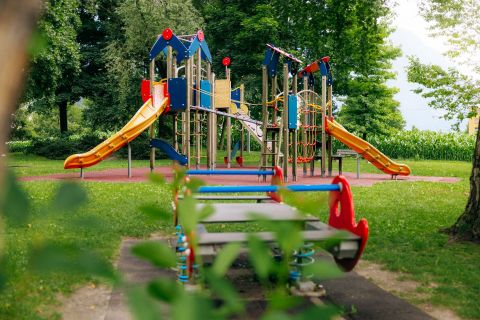 Kinderspielplatz_Auring.jpg